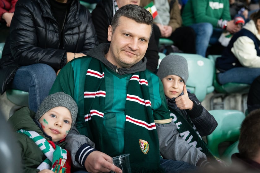 Kibice na meczu Śląska z Widzewem (2 marca 2024) na Tarczyński Arenie